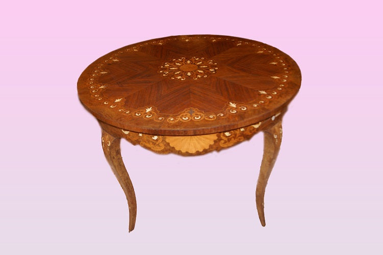Gruppo di 4 sedie francesi con tavolo stile Luigi XV riccamente intarsiate