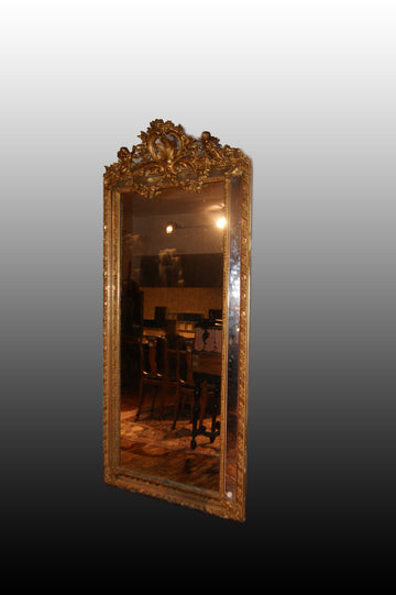 Grande specchiera rettangolare verticale francese del 1800 in legno dorato foglia oro