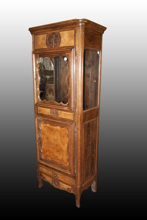 Vetrinetta provenzale del 1800 in legno di noce e radica con intagli