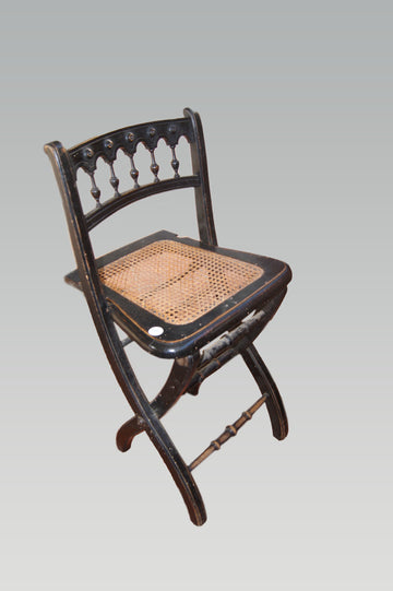 Tabouret haut de la fin du 19ème siècle en bois noirci avec assise en paille