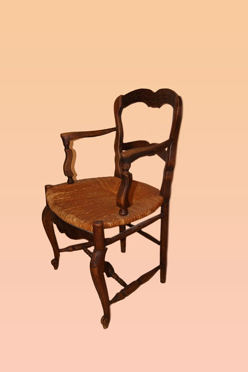 Gruppo di 4 sedie Provenzale con 2 capotavola in legno di noce incannate