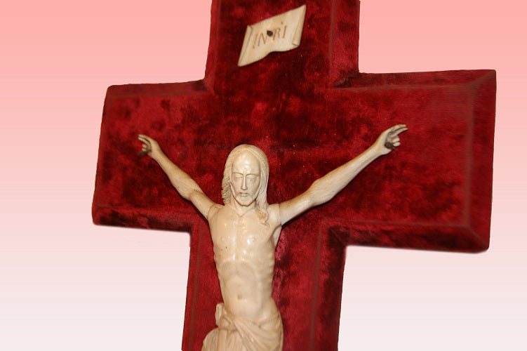 Crocifisso francese di inizio 1700, con grande cristo in avorio