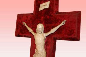 Crocifisso francese di inizio 1700, con grande cristo in avorio