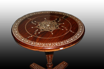Magnifique Petite table du 19ème siècle en ivoire anglais au goût oriental.Restaurée