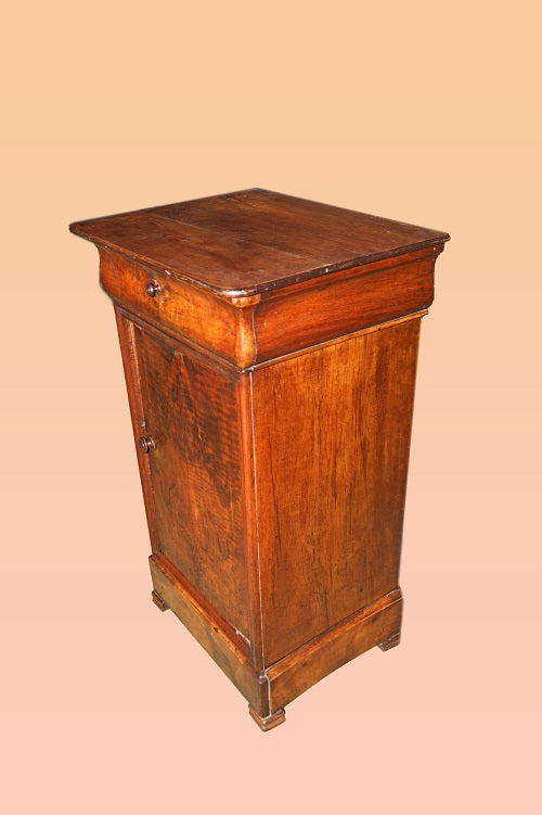 Grazioso Comodino francese del 1800 in legno di noce stile Luigi Filippo