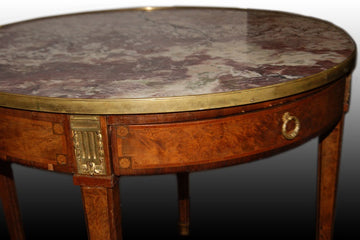 Belle petite table française de 1800 de style Louis XVI avec marbre