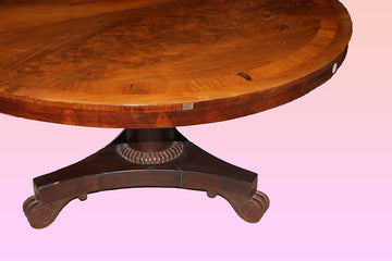 Table anglaise du début des années 1800 de style Régence en bois d'acajou et plume d'acajou