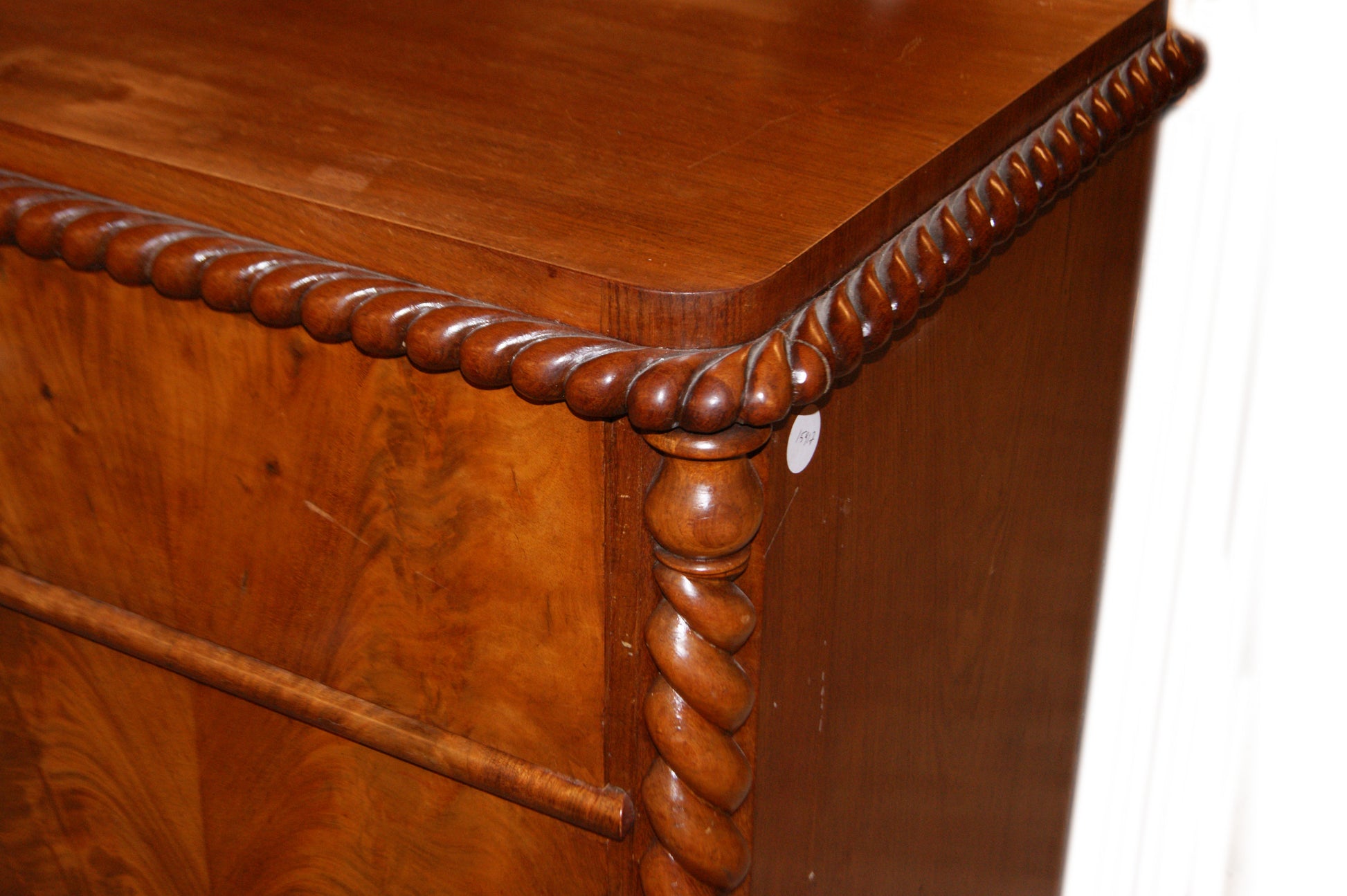 Cassettone in stile Biedermeier del Nord Europa del 1800 in pregiato legno di mogano