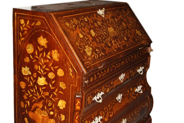 Majestueux bureau a pente hollandais de 1700 richement marqueté en acajou