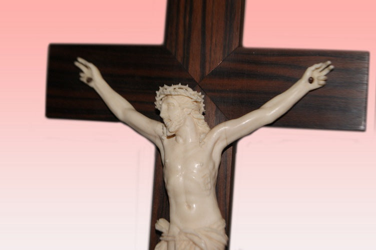 Crocifisso con Cristo in avorio del 1800 e croce in legno di Ebano