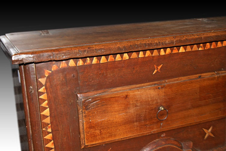 Inginocchiatoio italiano del 1600 in legno di noce con intarsi