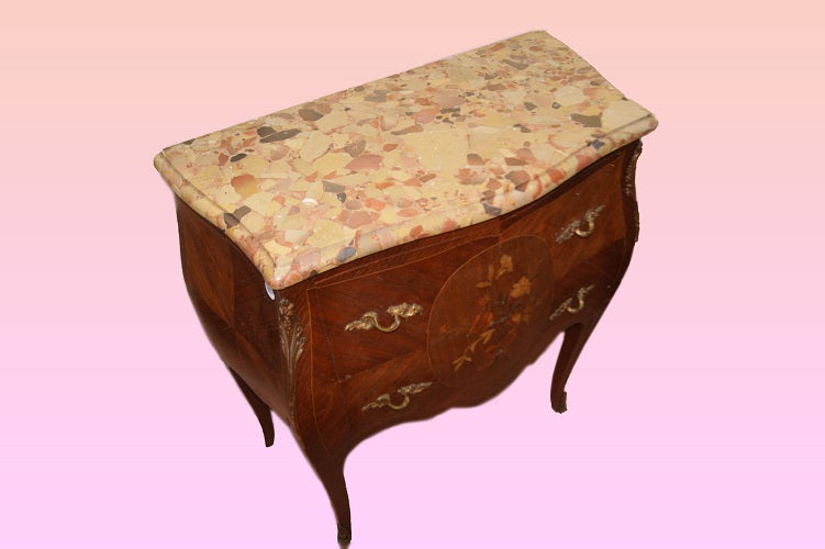 Antico Comoncino francese del 1800 stile Luigi XV con intarsio floreale centrale e piano in marmo