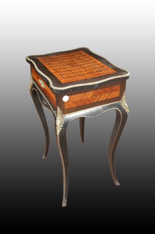 Bellissima piccola toilette francese stile Luigi XV in legno di ebano intarsiata