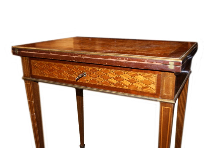 Tavolino da gioco francese stile Luigi XVI con intarsio a marquetterie