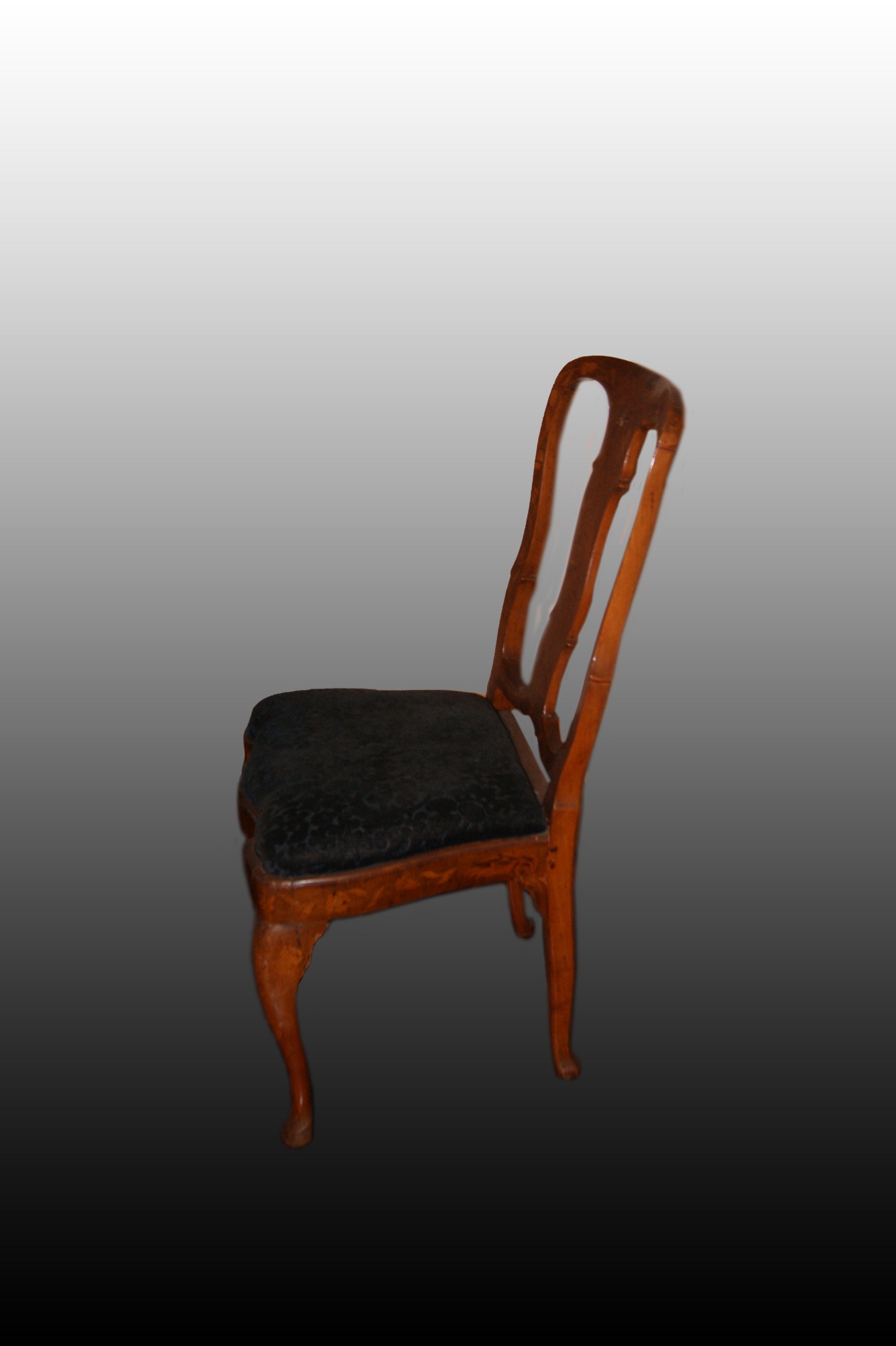 Gruppo di 6 sedie olandesi del 1700 riccamente intarsiate