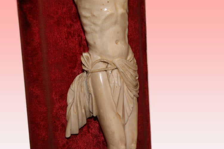 Crocifisso francese di inizio 1700, con grande cristo in avorio