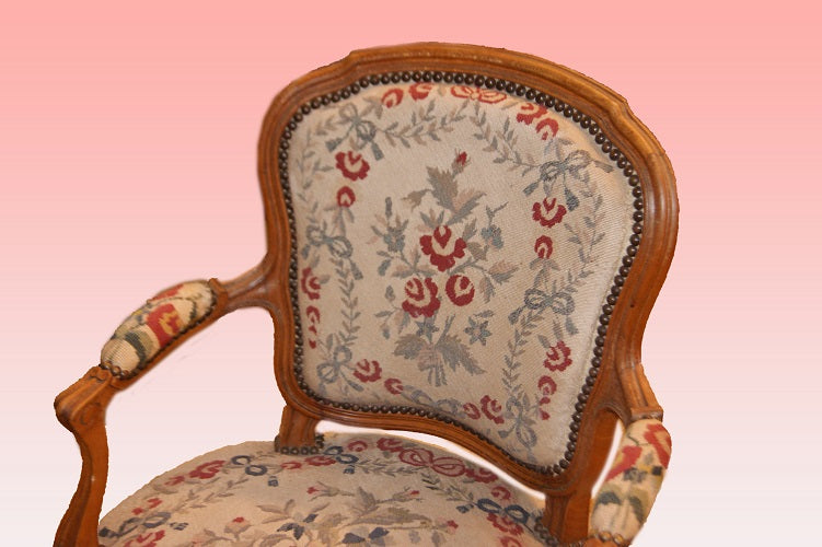 Poltroncina francese stile Luigi XV in legno di ciliegio di fine 1800