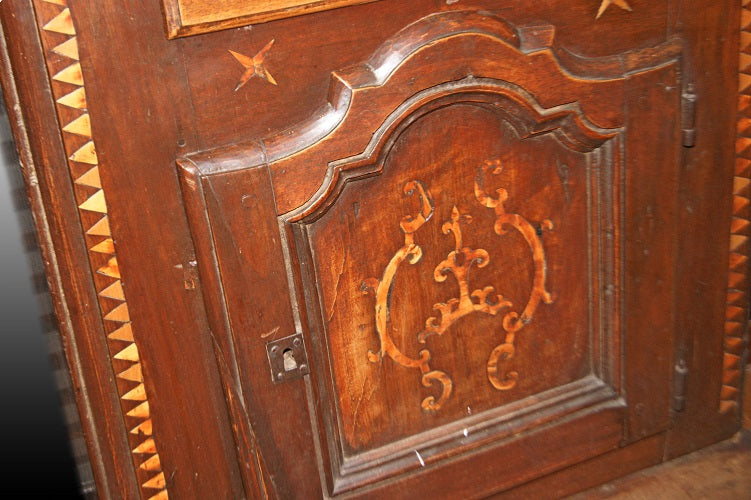 Inginocchiatoio italiano del 1600 in legno di noce con intarsi
