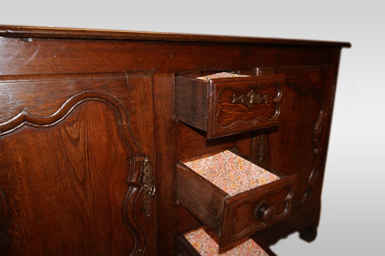 Credenza provenzale in legno di castagno del 1800 con intagli