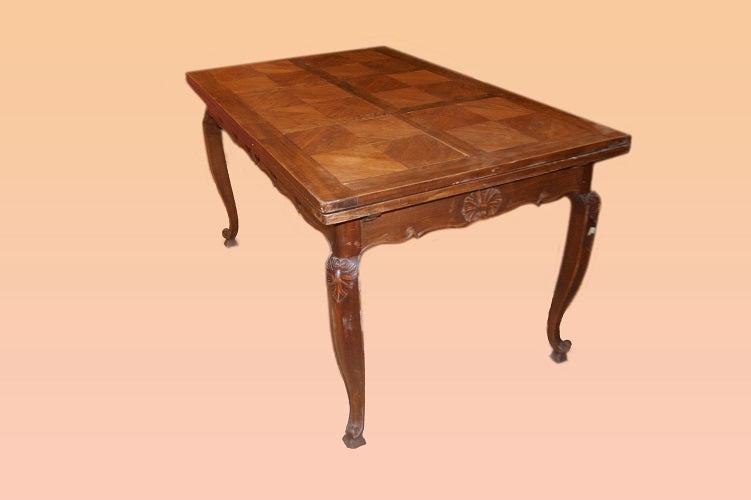 Tavolo Provenzale rettangolare del 1800 in legno di noce con piano parquettato