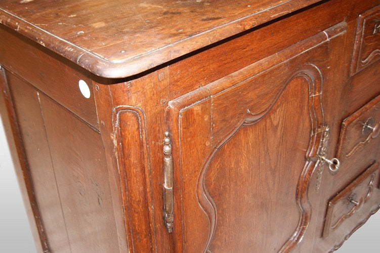 Credenza provenzale in legno di castagno del 1800 con intagli