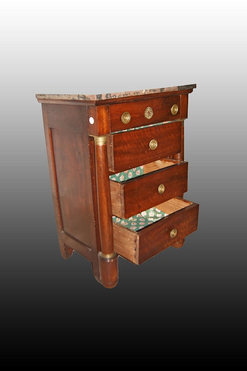 Comoncino francese stile Impero del 1800 in legno di mogano con marmo e bronzi