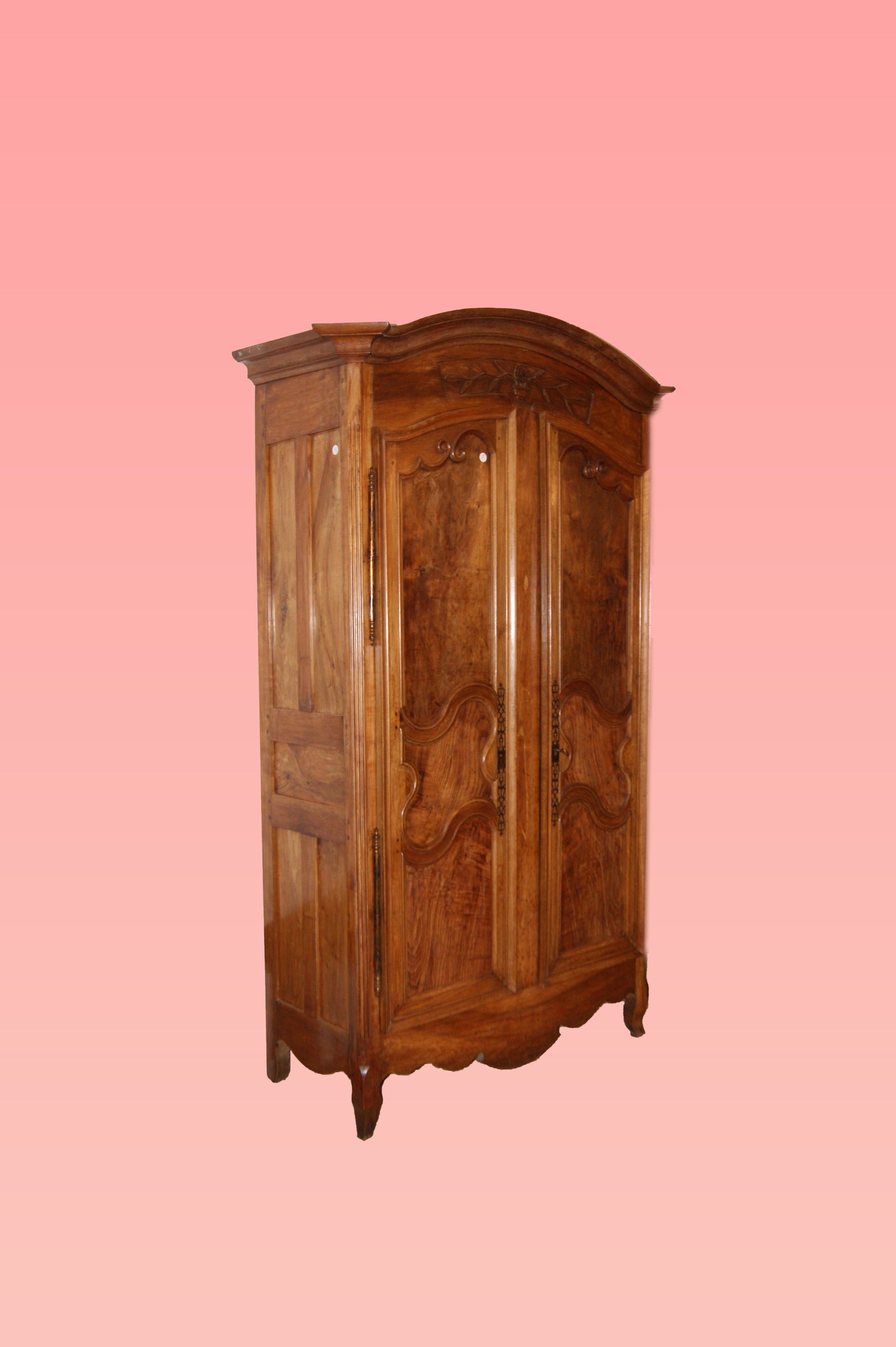 Bellissimo armadio francese del 1700 in legno di noce stile Provenzale