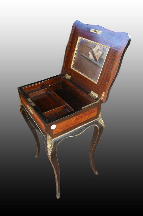 Bellissima piccola toilette francese stile Luigi XV in legno di ebano intarsiata