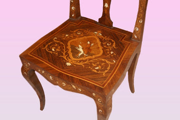 Groupe de 4 chaises françaises richement marquetées avec table de style Louis XV